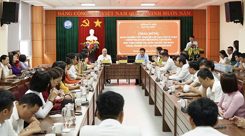Ban Tổ chức Thành ủy Huế làm việc với Lớp Cao cấp lý luận chính trị hệ không tập trung K75.B04 - Học viện Chính trị quốc gia Hồ Chí Minh