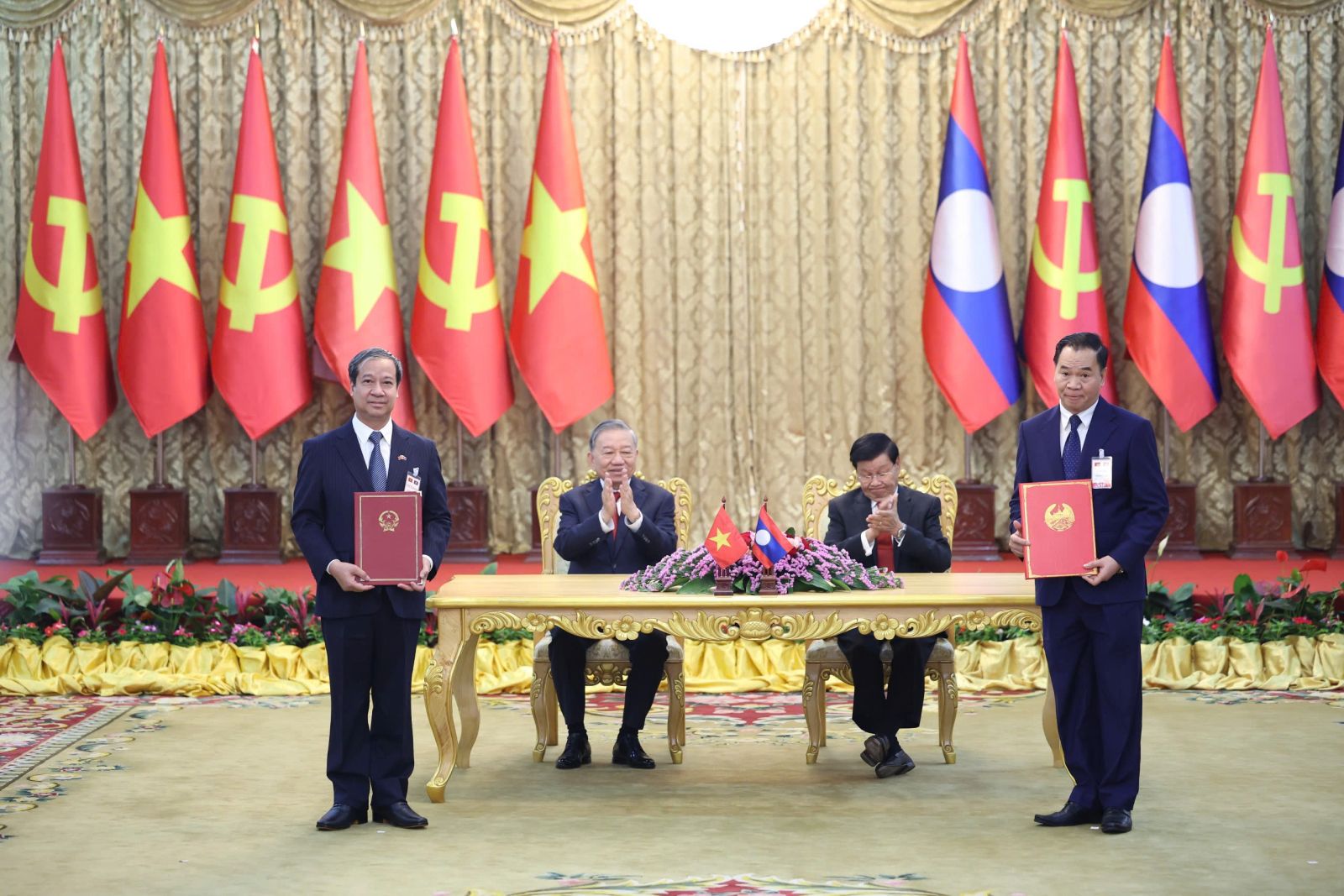 Tăng cường quan hệ hợp tác giáo dục Việt Nam - Lào