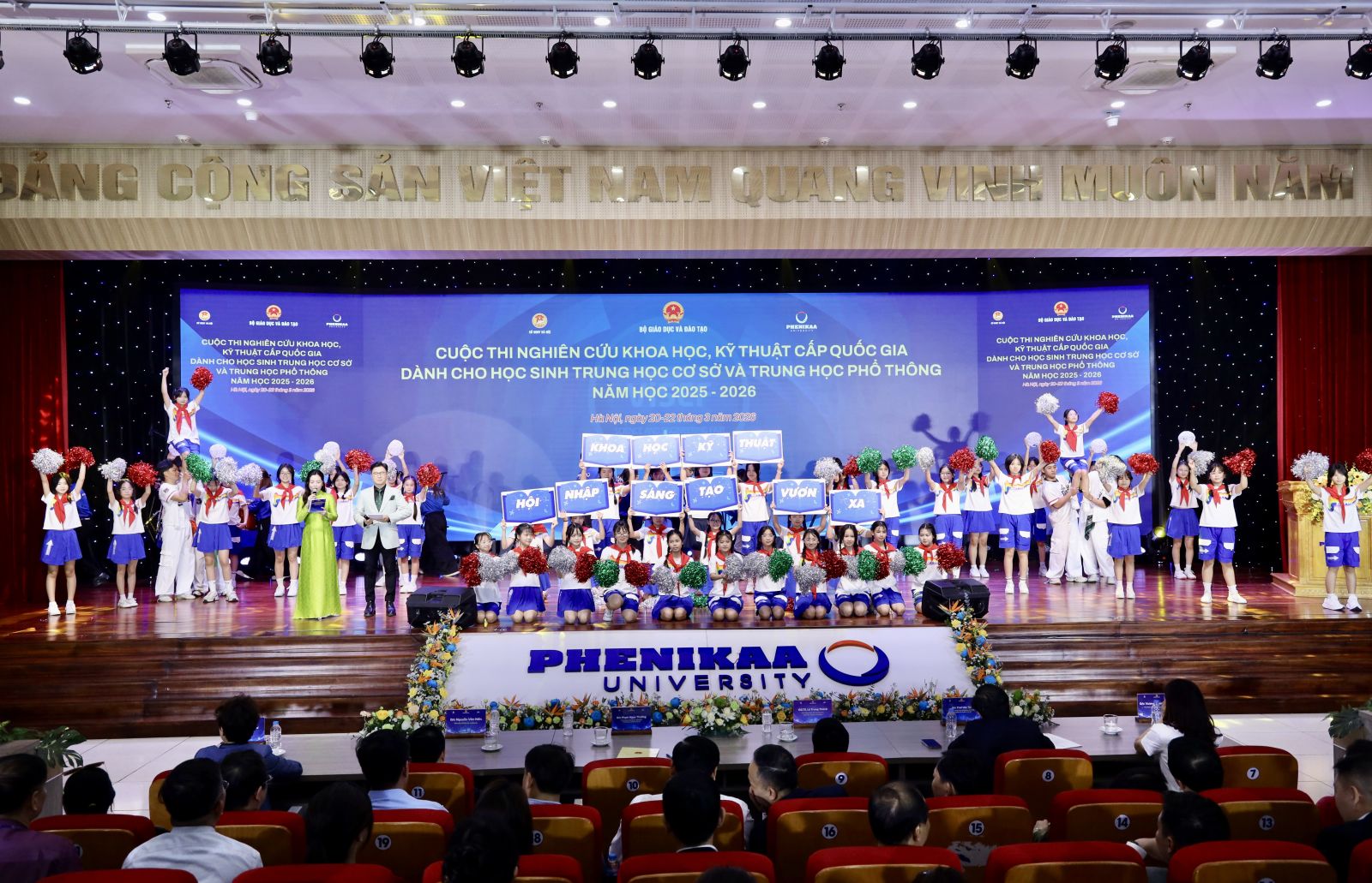 Bế mạc Cuộc thi nghiên cứu KHKT cấp quốc gia dành cho học sinh THCS, THPT