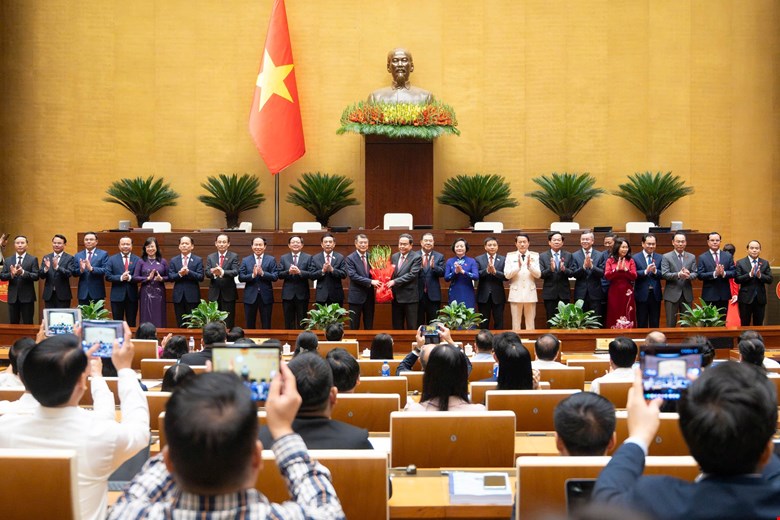 Quốc hội phê chuẩn bổ nhiệm Phó Thủ tướng, Bộ trưởng, thành viên Chính phủ