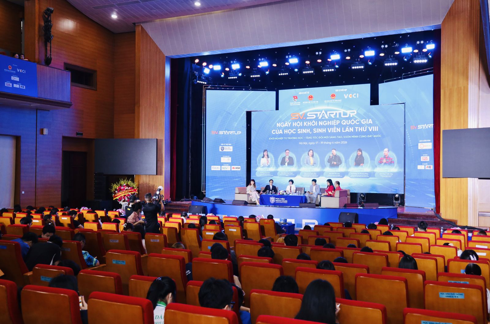 Khởi nghiệp từ trường học: cơ hội – nguồn lực – hành động