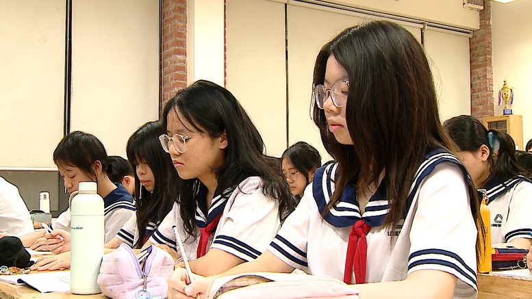 Khi nỗi lo trượt trường mong muốn không còn là chuyện của riêng đề thi