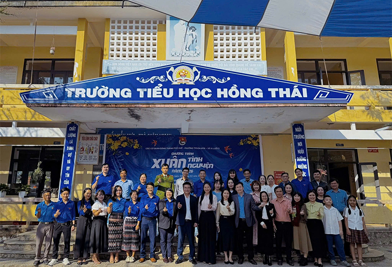 Đoàn Thanh niên các cơ quan Đảng thành phố tổ chức hoạt động “Xuân tình nguyện” năm 2026 tại xã A Lưới 3