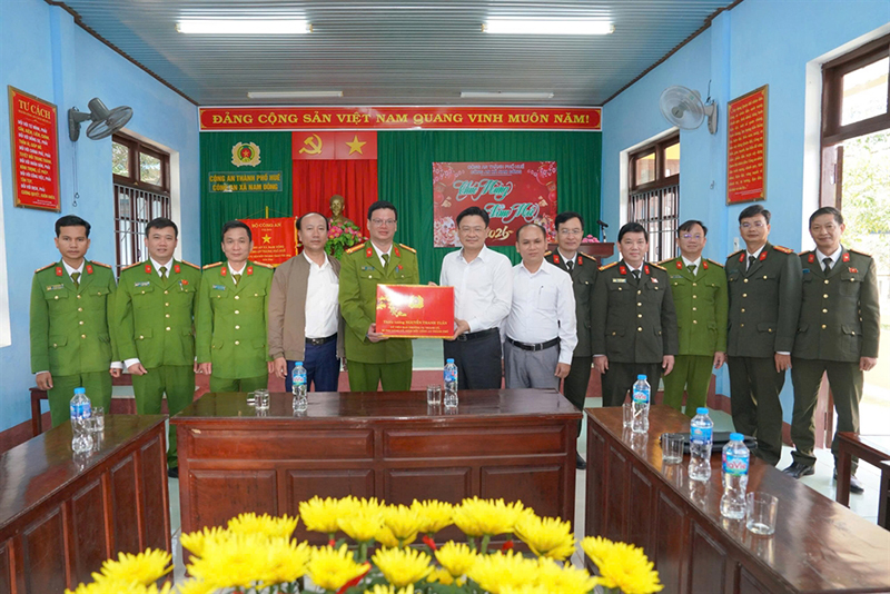 Giám đốc Công an thành phố thăm, chúc Tết và động viên lực lượng tại các địa phương