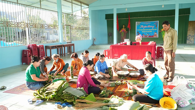 Phú Lộc trao yêu thương qua Hội thi gói bánh tét truyền thống