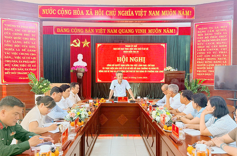 Công bố Quyết định kiểm tra việc lãnh đạo, chỉ đạo và thực hiện dân chủ ở cơ sở đối với Ban Thường vụ Đảng ủy, đồng chí Bí thư và các đồng chí Phó Bí thư Đảng ủy phường Kim Long