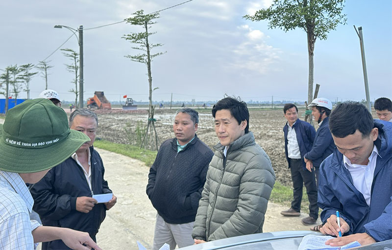 Lãnh đạo xã Quảng Điền kiểm tra tiến độ thi công công trình đường giao thông Sịa – Mai Dương