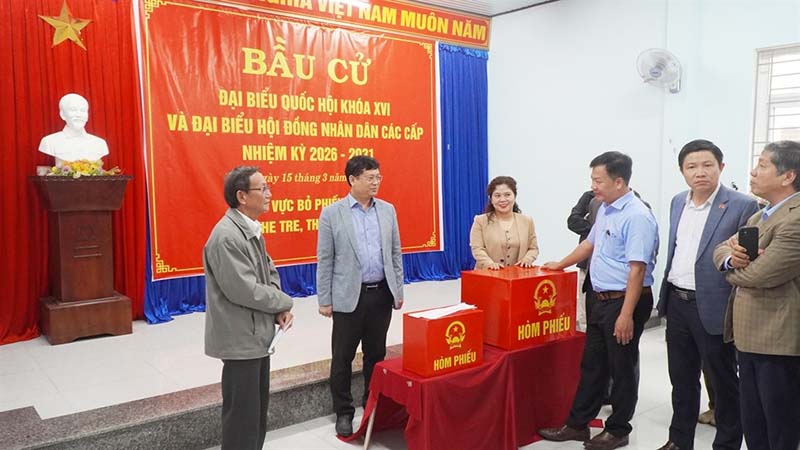 Lãnh đạo Thành phố kiểm tra công tác chuẩn bị bầu cử tại các xã Khe Tre, Nam Đông và Long Quảng