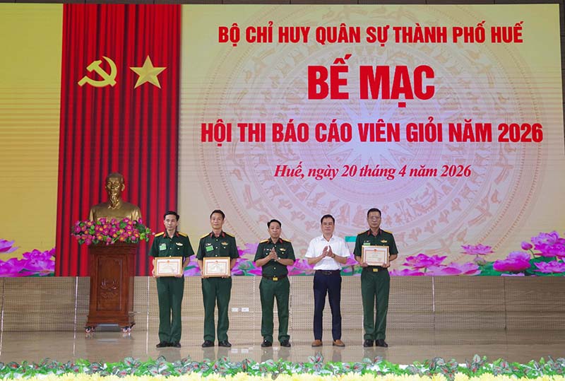 Bộ CHQS thành phố Huế tổ chức thành công hội thi báo cáo viên giỏi năm 2026