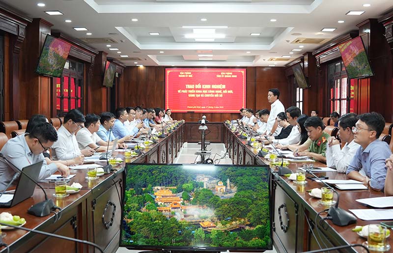 Trao đổi, chia sẻ kinh nghiệm phát triển khoa học, công nghệ, đổi mới sáng tạo và chuyển đổi số