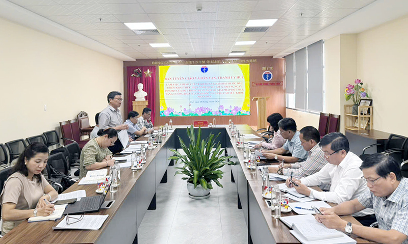 Đoàn khảo sát Ban Tuyên giáo và Dân vận Thành ủy làm việc với các đơn vị y tế