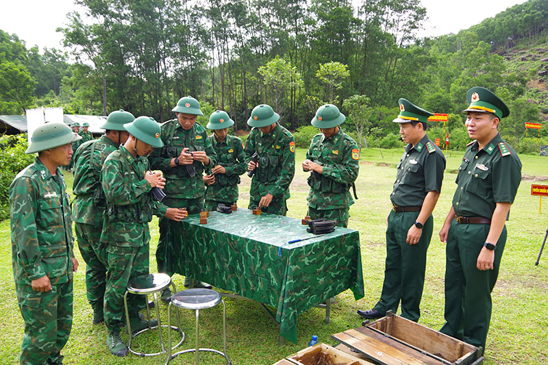 Kiểm tra “3 tiếng nổ” thước đo chất lượng huấn luyện chiến sĩ mới