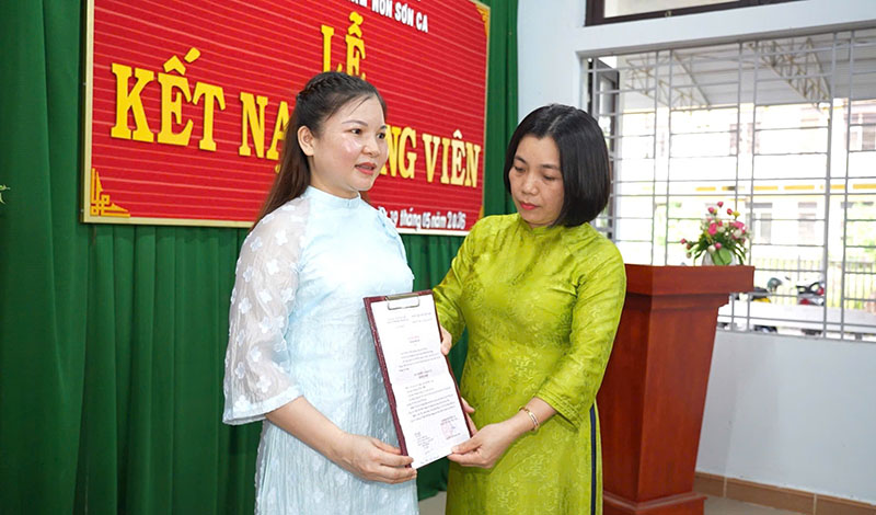 Hương Trà chú trọng phát triển đảng viên trẻ, vun đắp lực lượng kế cận cho Đảng