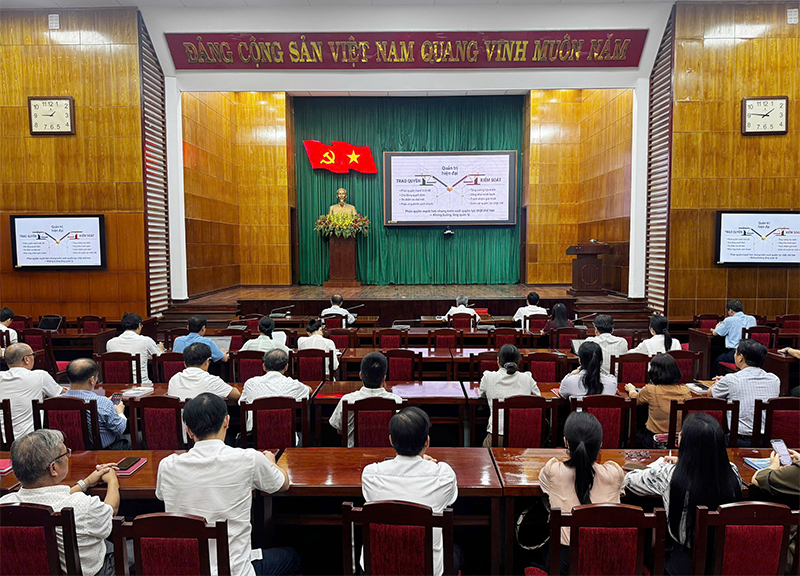 Hội nghị báo cáo viên tháng 6/2026