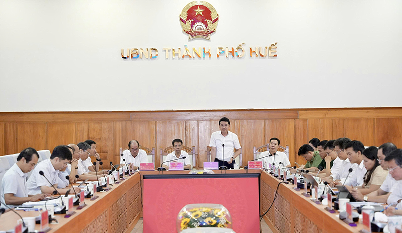 UBND thành phố Huế tổ chức phiên họp thường kỳ tháng 4/2026: Tập trung các giải pháp giữ đà tăng trưởng kinh tế - xã hội