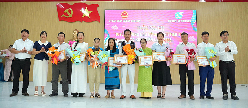 Xã Bình Điền: Hội nghị tuyên dương gia đình văn hóa tiêu biểu và tổ chức Hội thi “Bữa cơm gia đình ấm áp, đủ dinh dưỡng”