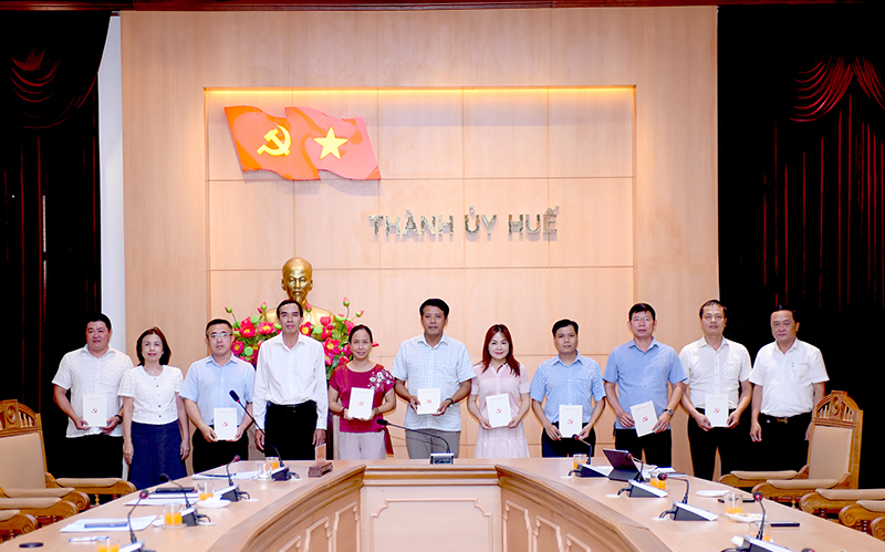 Văn phòng Thành ủy gặp mặt cán bộ là con em gia đình chính sách nhân Ngày Thương binh - Liệt sĩ