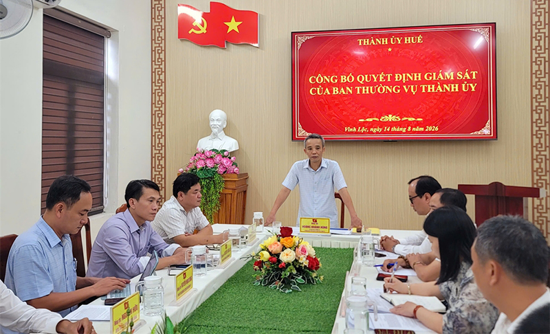 Công bố Quyết định giám sát của Ban Thường vụ Thành ủy đối với Ban Thường vụ Đảng ủy và các đồng chí Thường trực Đảng ủy xã Vinh Lộc
