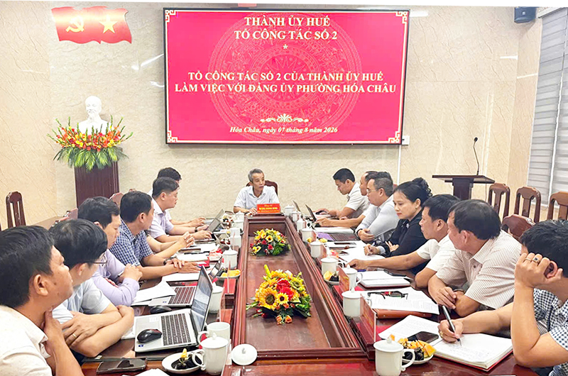 Tổ công tác số 2 Thành ủy Huế làm việc với Ban Thường vụ Đảng ủy phường Hóa Châu