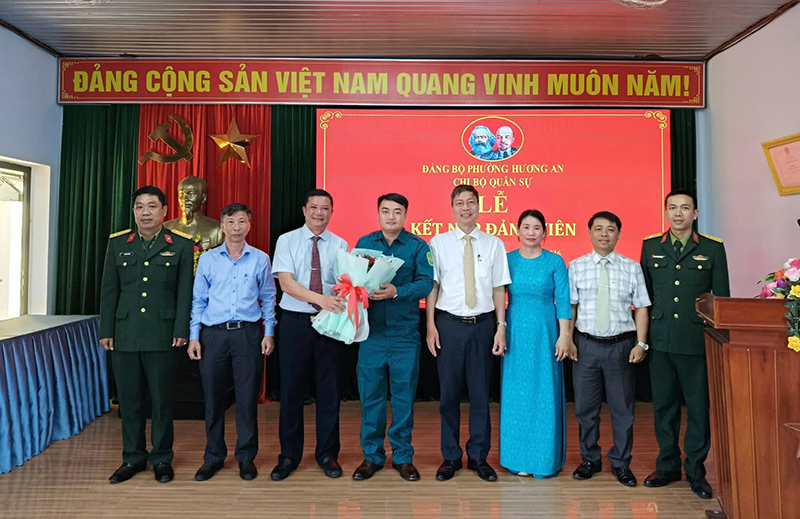 Đảng bộ phường Hương An hoàn thành 100% chỉ tiêu kết nạp đảng viên ngay trong tháng 10/2026